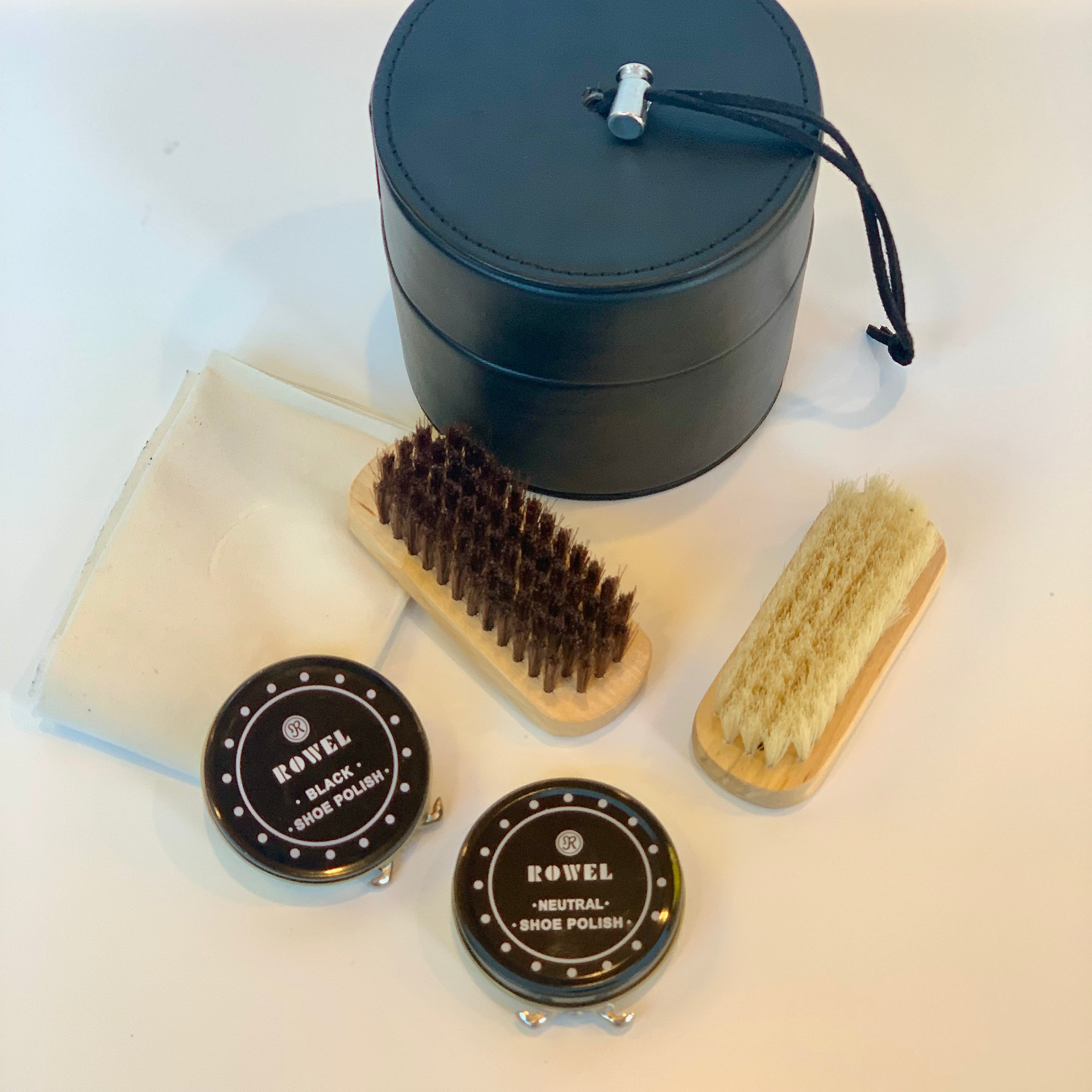 Black shoe top polish kit