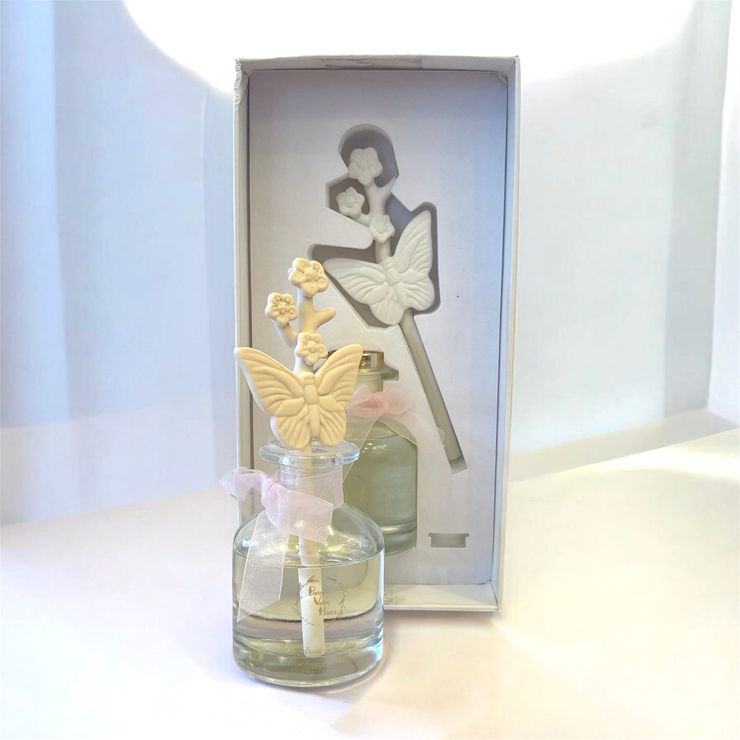 Pretty Valley Home Grapefruit & Lillies Ceramic Diffuser